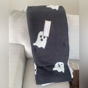 Cupcakes and Cashmere Viral grey ghost blanket